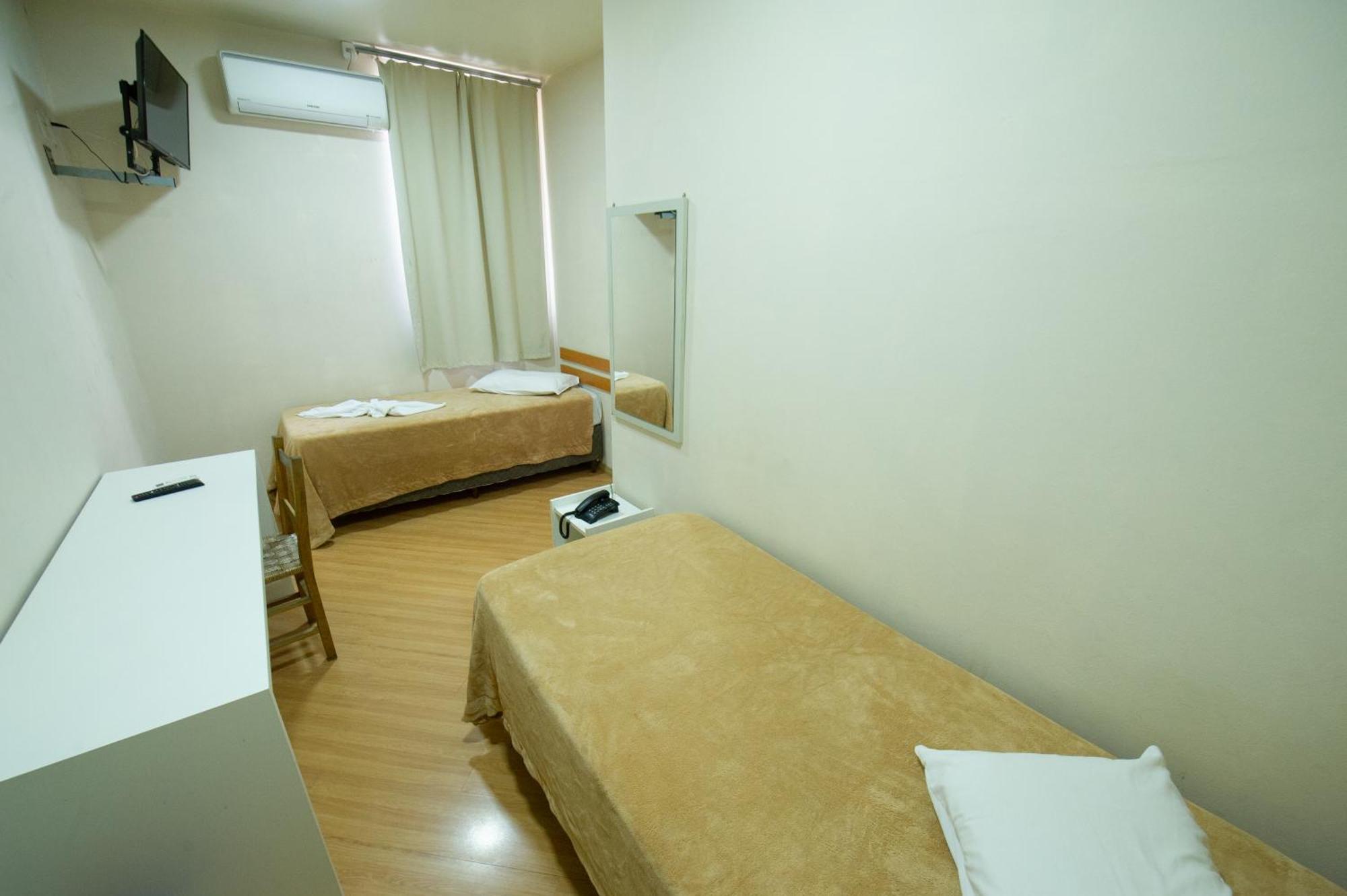 Adoro Hotel 2*