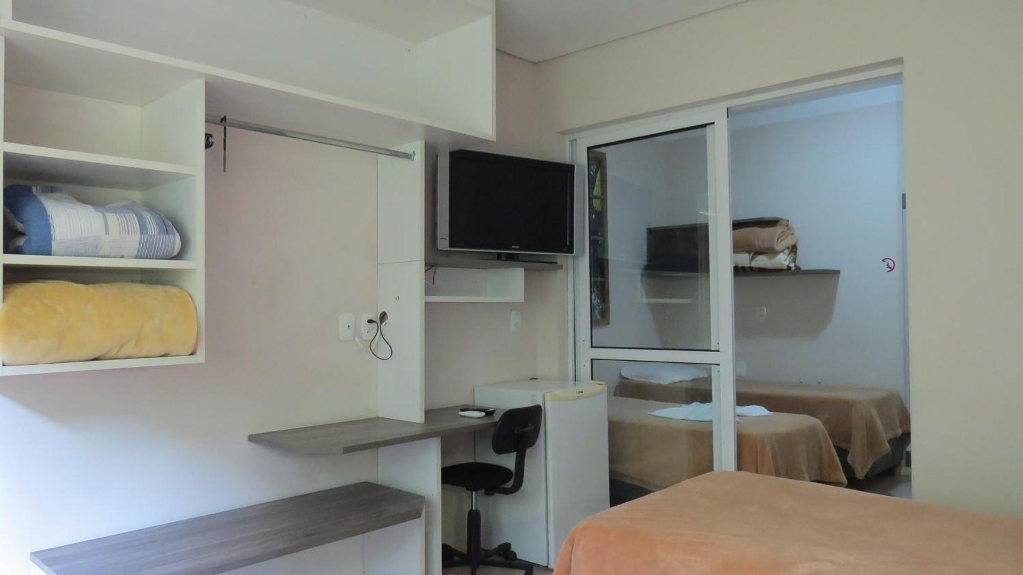 Adoro Hotel 2*